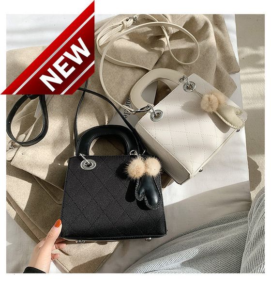 korean small female 2022 new texture fashion messenger princess ins embroidered thread one shoulder handbag
korean small female 2022 new texture fashion messenger princess ins embroidered thread one shoulder handbag