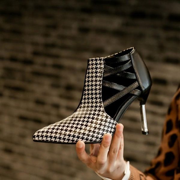 summer ankle boots high heels hollow out rubber sole spring pointed women's shoes pu 2021 women sandals black ladies
summer ankle boots high heels hollow out rubber sole spring pointed women's shoes pu 2021 women sandals black ladies