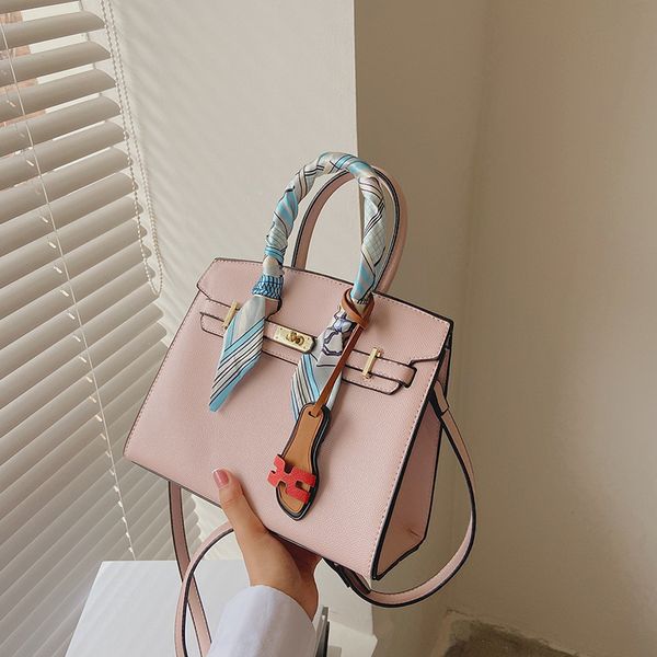 high-quality s women's 2021 new simple and fashionable portable single shoulder messenger bag net red bag trend
high-quality s women's 2021 new simple and fashionable portable single shoulder messenger bag net red bag trend