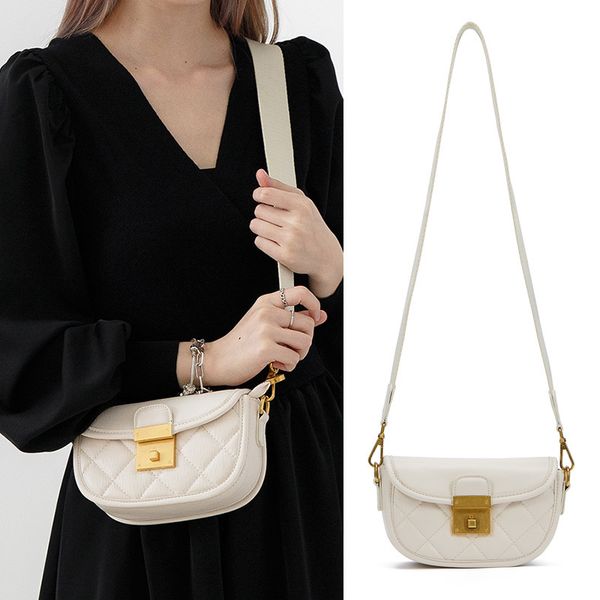 single fashion shoulder women's trend saddle korean leisure lingge messenger personalized bag for women
single fashion shoulder women's trend saddle korean leisure lingge messenger personalized bag for women
