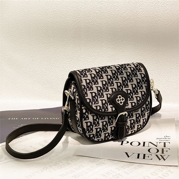 outlet sale 80% off female new fashion saddle tofu bag versatile simple single shoulder messenger bag bags wholesale store
outlet sale 80% off female new fashion saddle tofu bag versatile simple single shoulder messenger bag bags wholesale store