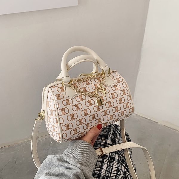 2021 new fashion shoulder bag women handle brand designer selling pu material hasp zipper lady style casual chains quality
2021 new fashion shoulder bag women handle brand designer selling pu material hasp zipper lady style casual chains quality