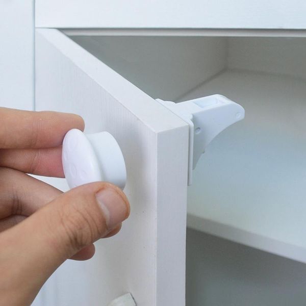 magnetic child lock 4 locks+1key baby safety protections cabinet door kids drawer locker security locks carriers, slings & backpacks
magnetic child lock 4 locks+1key baby safety protections cabinet door kids drawer locker security locks carriers, slings & backpacks
