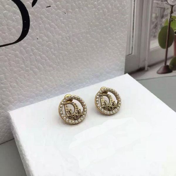 d family letter diamond pearl earrings 2021 brass fashion earrings 925 sier needle, Golden
d family letter diamond pearl earrings 2021 brass fashion earrings 925 sier needle, Golden