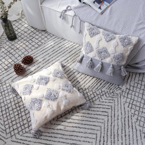 moroccan style handmade velvet embroidered pillow sofa cushion waist lumber bedside personality nordic cushion/decorative
moroccan style handmade velvet embroidered pillow sofa cushion waist lumber bedside personality nordic cushion/decorative
