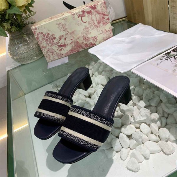 2021 designer slippers leather high heels sandals blue red embroidered denim ladies low heel summer beach outdoor causal flip flops shoes wi, Black
2021 designer slippers leather high heels sandals blue red embroidered denim ladies low heel summer beach outdoor causal flip flops shoes wi, Black