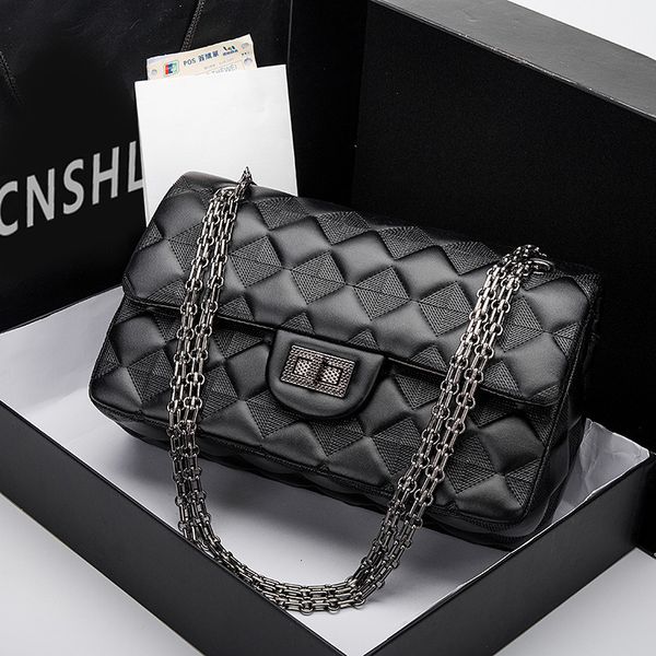 handbag leather women's bag 2021 korean xiaoxiangfeng lingge chain one shoulder messenger, Black;red
handbag leather women's bag 2021 korean xiaoxiangfeng lingge chain one shoulder messenger, Black;red