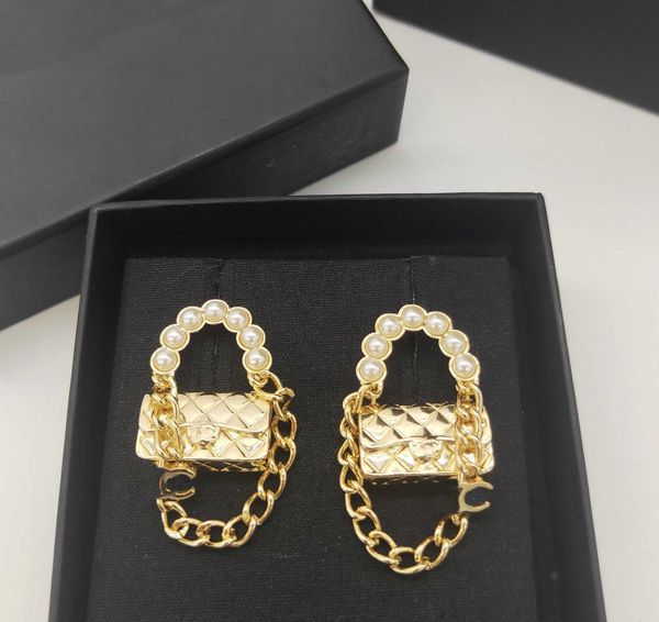 luxury quality charm drop earring with pearl beads and handbag shape chain design for women wedding jewery gift have box stamp ps7297, Golden
luxury quality charm drop earring with pearl beads and handbag shape chain design for women wedding jewery gift have box stamp ps7297, Golden