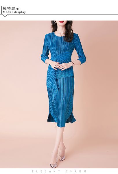 dress fold pure color seven show thin round collar sleeve type double split a, Black;gray
dress fold pure color seven show thin round collar sleeve type double split a, Black;gray