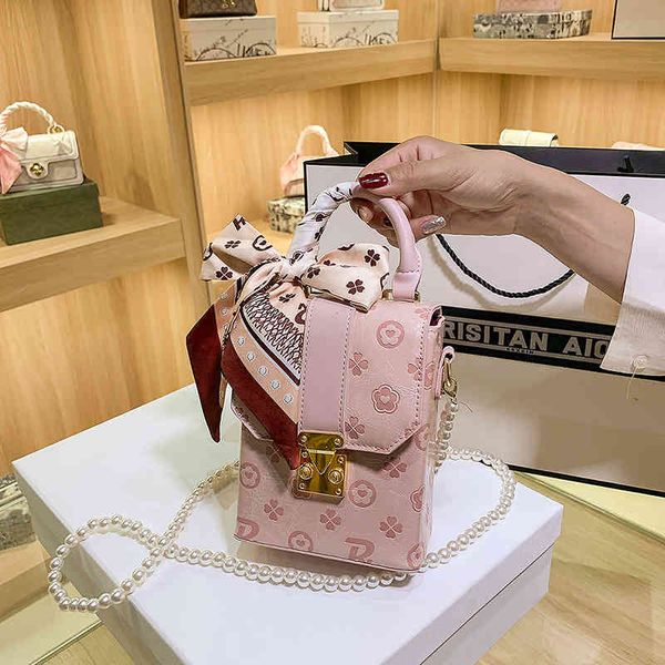 2022 factory wholesale simple women fashion foreign air pressure mobile phone messenger bag women's net red texture box one shoulder
2022 factory wholesale simple women fashion foreign air pressure mobile phone messenger bag women's net red texture box one shoulder