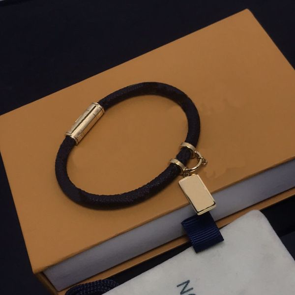 bracelet fashion leather magnetic buckle man woman bracelets chain jewelry can with box, Golden;silver
bracelet fashion leather magnetic buckle man woman bracelets chain jewelry can with box, Golden;silver