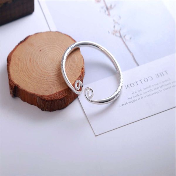 hand catenary silver bracelet women's star all over the sky hand national style push pull bracelet yiwu small commodity jewelry, Golden;silver
hand catenary silver bracelet women's star all over the sky hand national style push pull bracelet yiwu small commodity jewelry, Golden;silver