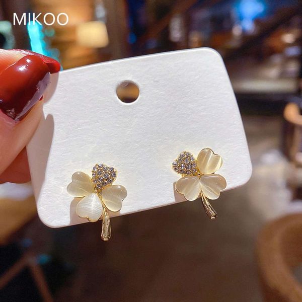 sweet clover opal earrings net red temperament simple female 
sweet clover opal earrings net red temperament simple female