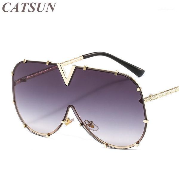 sunglasses 2021 personality trend fashion one-piece women's metal outdoor sunscreen large frame glasses uv400, White;black
sunglasses 2021 personality trend fashion one-piece women's metal outdoor sunscreen large frame glasses uv400, White;black