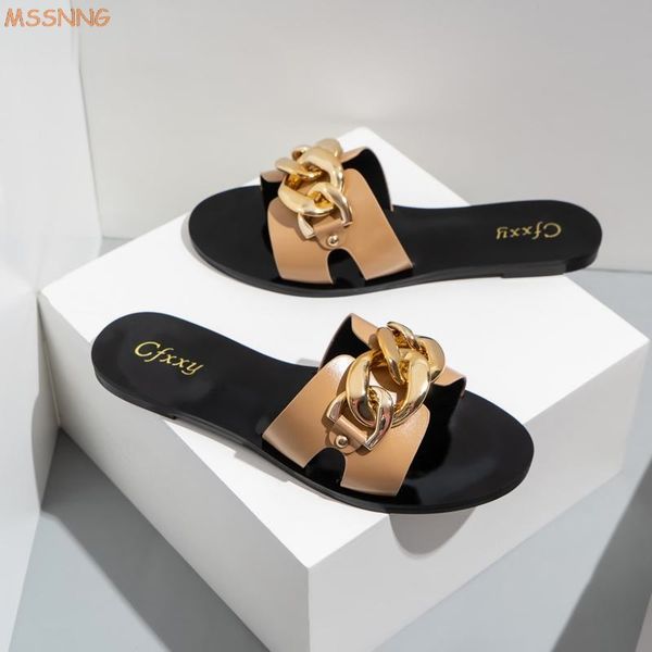 new ladies slippers 2021 summer slides fashion black metal chain decorated flat round toe women slides female beach shoes
new ladies slippers 2021 summer slides fashion black metal chain decorated flat round toe women slides female beach shoes