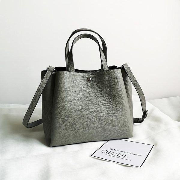 shoulder bags 2021 leisure leather large capacity messenger bag multifunctional bucket fashion tote handbag for women
shoulder bags 2021 leisure leather large capacity messenger bag multifunctional bucket fashion tote handbag for women