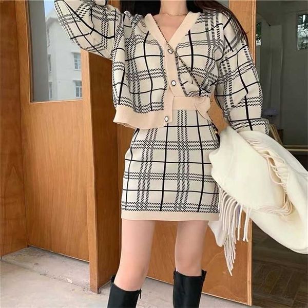korean ins spring v-neck plaid short knit sweater with hip skirt two-piece female 211101, White
korean ins spring v-neck plaid short knit sweater with hip skirt two-piece female 211101, White