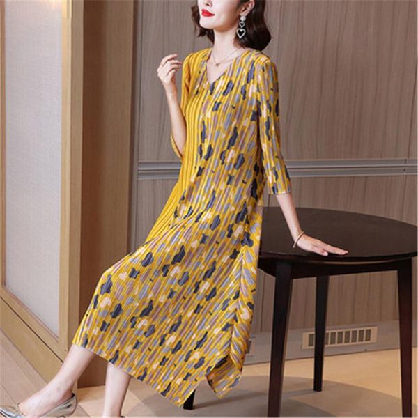 casual dresses miyake pleated dress 2021 women's autumn fashion and comfortable retro printed loose plus size women clothing, Black;gray
casual dresses miyake pleated dress 2021 women's autumn fashion and comfortable retro printed loose plus size women clothing, Black;gray