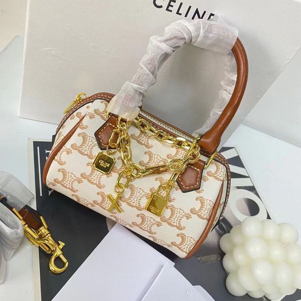 2021 classic old flower celinse pillow messenger triomphe women's leather fashion luxuryss designerss bag yw
2021 classic old flower celinse pillow messenger triomphe women's leather fashion luxuryss designerss bag yw