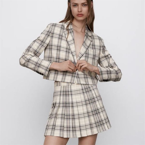 women 2 pieces autumn za plaid skirts blazer set notched office lady single button suits female plus size a-line 210422, White;black
women 2 pieces autumn za plaid skirts blazer set notched office lady single button suits female plus size a-line 210422, White;black