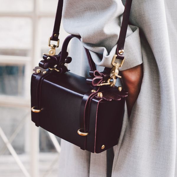 Messenger Bags Messenger Bags Small Square 2021 Bag Fashion Bowknot with Drawstring Buckle Women's Portable Messenger Handbag
Messenger Bags Messenger Bags Small Square 2021 Bag Fashion Bowknot with Drawstring Buckle Women's Portable Messenger Handbag