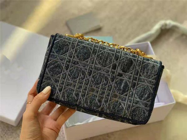 r blue denim 2021 caro bags diamont lattice chains strap shoulder bag gold hardware buckle hasp cross body 3d lingge handbags fashion wallet
r blue denim 2021 caro bags diamont lattice chains strap shoulder bag gold hardware buckle hasp cross body 3d lingge handbags fashion wallet