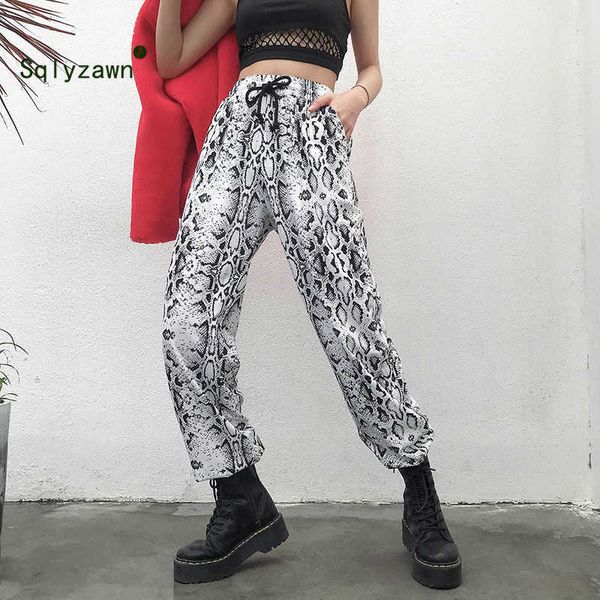 women snake print streetwear high waist cargo pants harajuku pockets loose sweatpants trouser animal pattern jogger winter pants 210709, Black;white
women snake print streetwear high waist cargo pants harajuku pockets loose sweatpants trouser animal pattern jogger winter pants 210709, Black;white