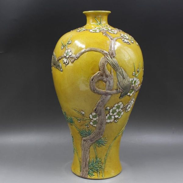vases qing qianlong year mark yellow relief floated sculpture pastel happy beautiful antique old goods porcelain
vases qing qianlong year mark yellow relief floated sculpture pastel happy beautiful antique old goods porcelain