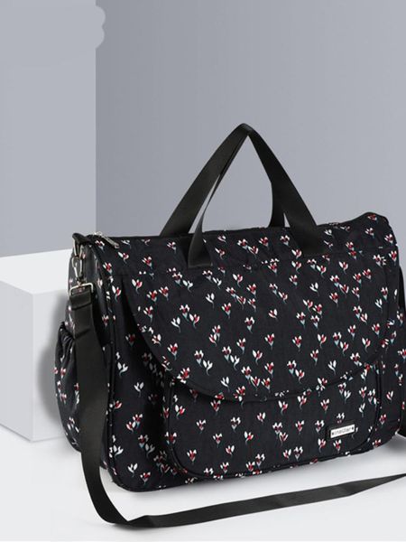 waterproof single-shoulder messenger multifunctional mommy bag large-capacity mother and baby outing can be washed diaper bags
waterproof single-shoulder messenger multifunctional mommy bag large-capacity mother and baby outing can be washed diaper bags