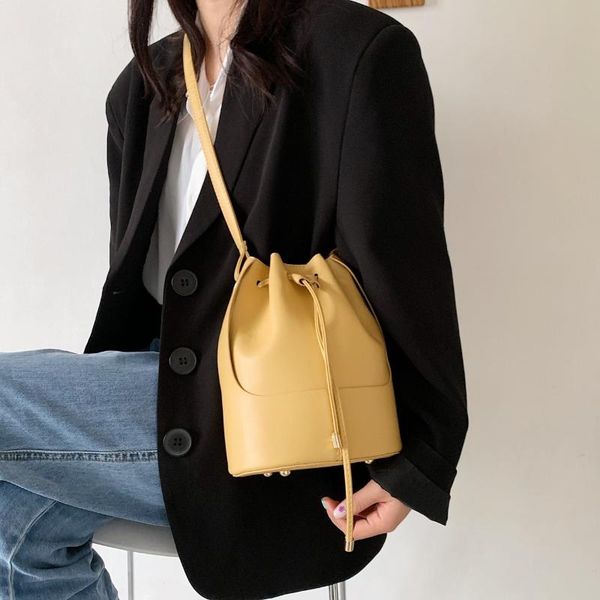 cross body fashion ladies handbags large capacity simple wild crossbody shoulder bag creative high-quality sense bucket pu leather
cross body fashion ladies handbags large capacity simple wild crossbody shoulder bag creative high-quality sense bucket pu leather