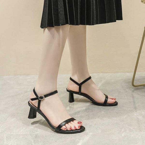 sandals 2021 summer outer wear buckle embossed word with thick heel open toe fashion women, Black
sandals 2021 summer outer wear buckle embossed word with thick heel open toe fashion women, Black
