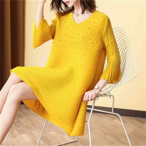 knits fashion the women's pleated solid color v-neck beaded flared sleeve three quarter long t-shirt, White
knits fashion the women's pleated solid color v-neck beaded flared sleeve three quarter long t-shirt, White