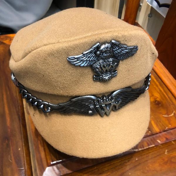 wide brim hats eagle military cap for man women flat korean trends mark silver chain punk locomotive casquette male woolen street, Blue;gray
wide brim hats eagle military cap for man women flat korean trends mark silver chain punk locomotive casquette male woolen street, Blue;gray