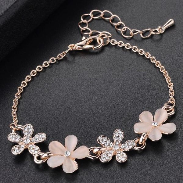 link, chain jewelry niche design girls five-leaf flower full of diamond opal bracelet for girlfriends wholesale, Black
link, chain jewelry niche design girls five-leaf flower full of diamond opal bracelet for girlfriends wholesale, Black