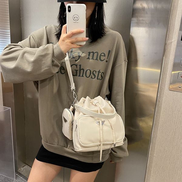 70% factory store autumn single shoulder messenger solid nylon cloth single shoulder with fashion trend bag
70% factory store autumn single shoulder messenger solid nylon cloth single shoulder with fashion trend bag