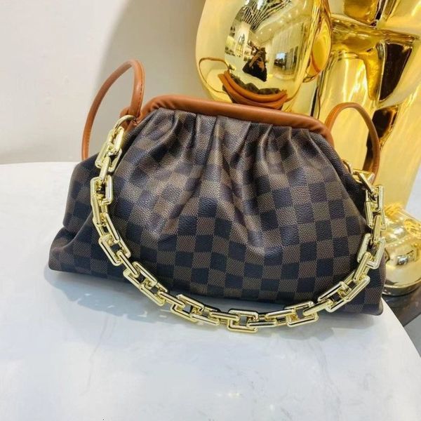 2021 spring women's and summer feminine temperament chain handbag net red ins fashion simple cloud bag
2021 spring women's and summer feminine temperament chain handbag net red ins fashion simple cloud bag