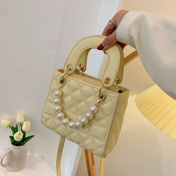 net red bag 2021 new early spring tide korean fashion messenger fairy lingge hand diana
net red bag 2021 new early spring tide korean fashion messenger fairy lingge hand diana