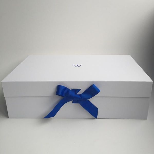 gift wrap fancy design 10pcs 1 lot white lined with blue boxes ribbon paperboard box bag packaging
gift wrap fancy design 10pcs 1 lot white lined with blue boxes ribbon paperboard box bag packaging