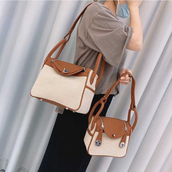 women's canvas pillow bag 2021 winter portable shoulder litchi pattern stitching messenger pu waist bags
women's canvas pillow bag 2021 winter portable shoulder litchi pattern stitching messenger pu waist bags