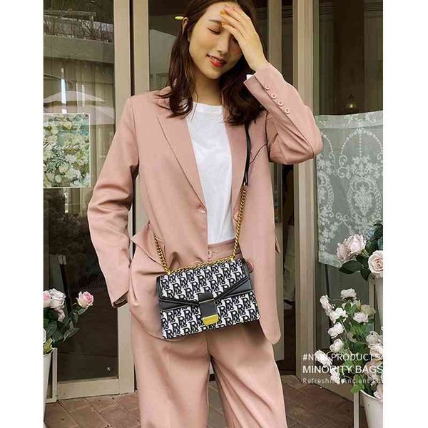 handbag embroidered canvas chain envelope new fashion versatile small square messenger bag single shoulder armpit bag
handbag embroidered canvas chain envelope new fashion versatile small square messenger bag single shoulder armpit bag