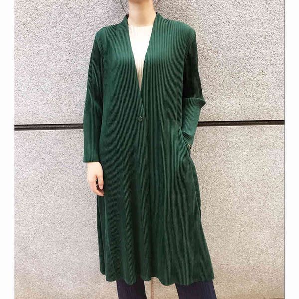 coats miyake v-neck pleated long sleeve one button solid color thickening outerwear coat, Tan;black
coats miyake v-neck pleated long sleeve one button solid color thickening outerwear coat, Tan;black