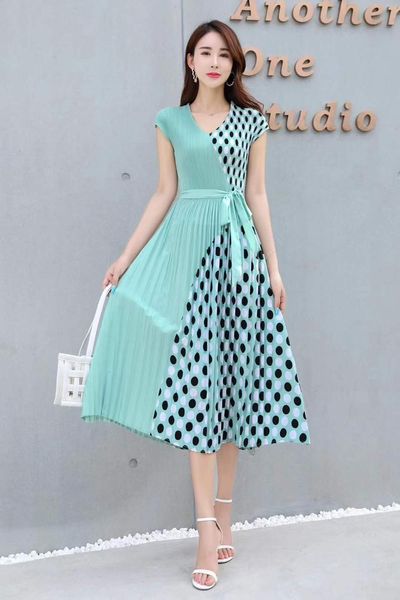 dress miyake fold short sleeve fashion v-neck patchwork dot print pleated belt, Black;gray
dress miyake fold short sleeve fashion v-neck patchwork dot print pleated belt, Black;gray