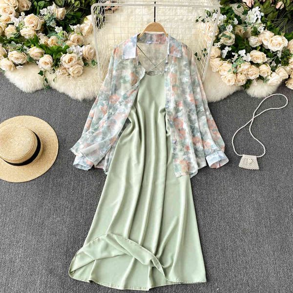 summer women casual two piece set floral print shirt and spaghetti strap backless dress female beach sets 210423, White
summer women casual two piece set floral print shirt and spaghetti strap backless dress female beach sets 210423, White