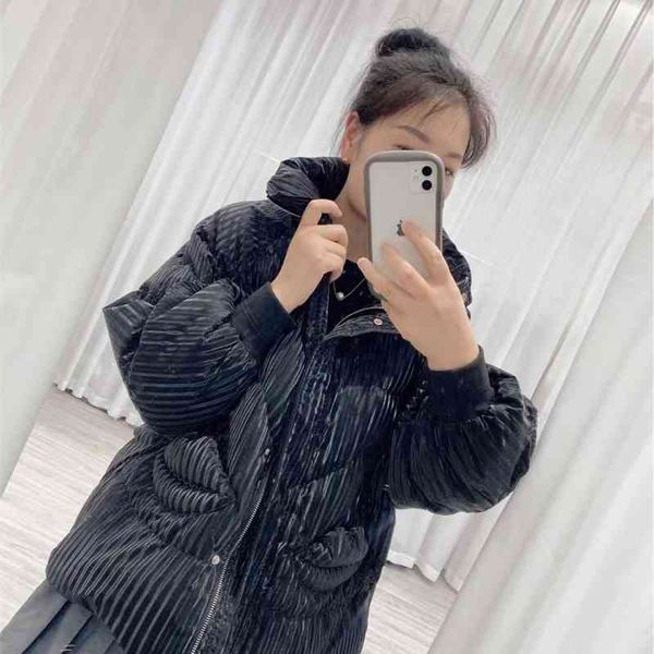 2021 new red lip down jacket women's short fashion trend winter small loose coat, Black
2021 new red lip down jacket women's short fashion trend winter small loose coat, Black
