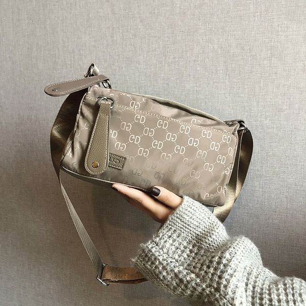 2021 new net red single shoulder messenger fashion light trend oxford cloth women's bag versatile nylon
2021 new net red single shoulder messenger fashion light trend oxford cloth women's bag versatile nylon