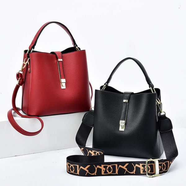 net red popular women's bag 2021 fashion broadband bucket litchi pattern shoulder
net red popular women's bag 2021 fashion broadband bucket litchi pattern shoulder