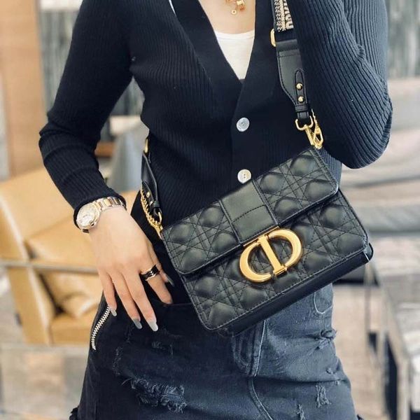 wholesale fashion beancurd one new lingge mengtian women's shoulder messenger leather chain texture small square bag yw ywluxurys desig
wholesale fashion beancurd one new lingge mengtian women's shoulder messenger leather chain texture small square bag yw ywluxurys desig