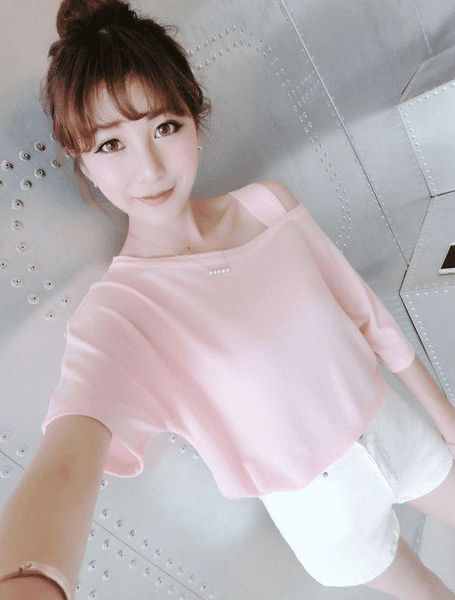 women's t-shirt 2021 solid color women summer one-shoulder black and white cotton kpop tshirt can printing
women's t-shirt 2021 solid color women summer one-shoulder black and white cotton kpop tshirt can printing