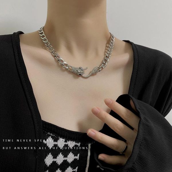 chokers 2021 gothic shiny rhinestone thick chain necklace snake head choker for women men punk jewelry fashion, Golden;silver
chokers 2021 gothic shiny rhinestone thick chain necklace snake head choker for women men punk jewelry fashion, Golden;silver