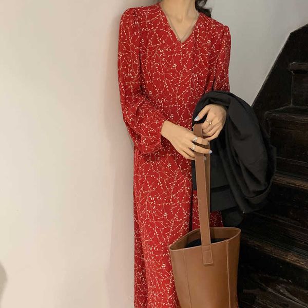 2021 autumn women's red floral korean loose chiffon skirt medium length drs, Black;gray
2021 autumn women's red floral korean loose chiffon skirt medium length drs, Black;gray